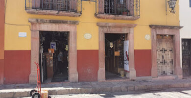 Cerrajería y Ferreteria Lara (locksmith and hardware store)